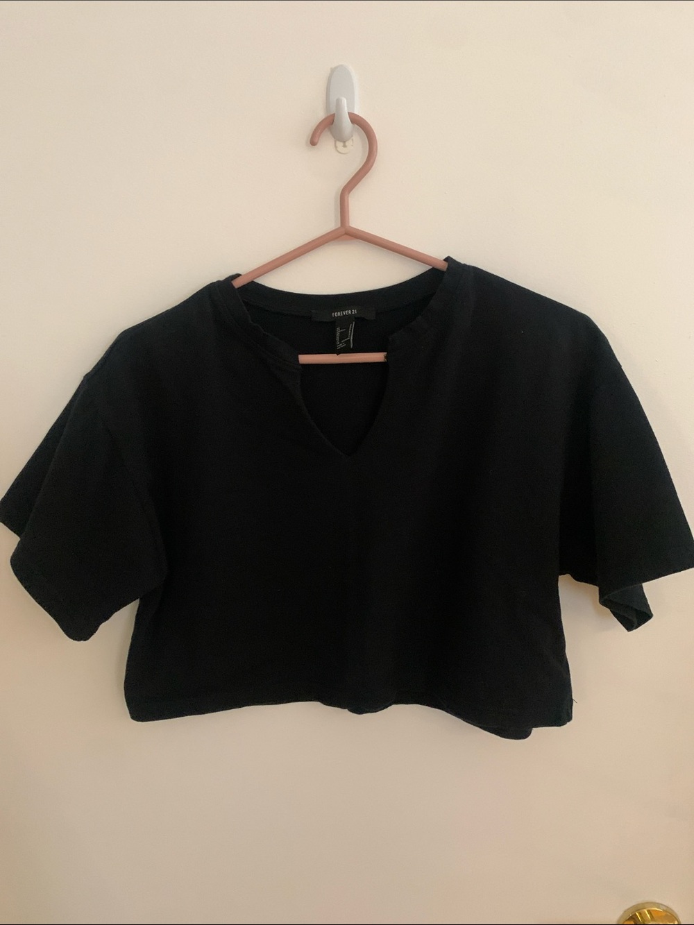 [S] F21 Black Cropped V-Notch Tee